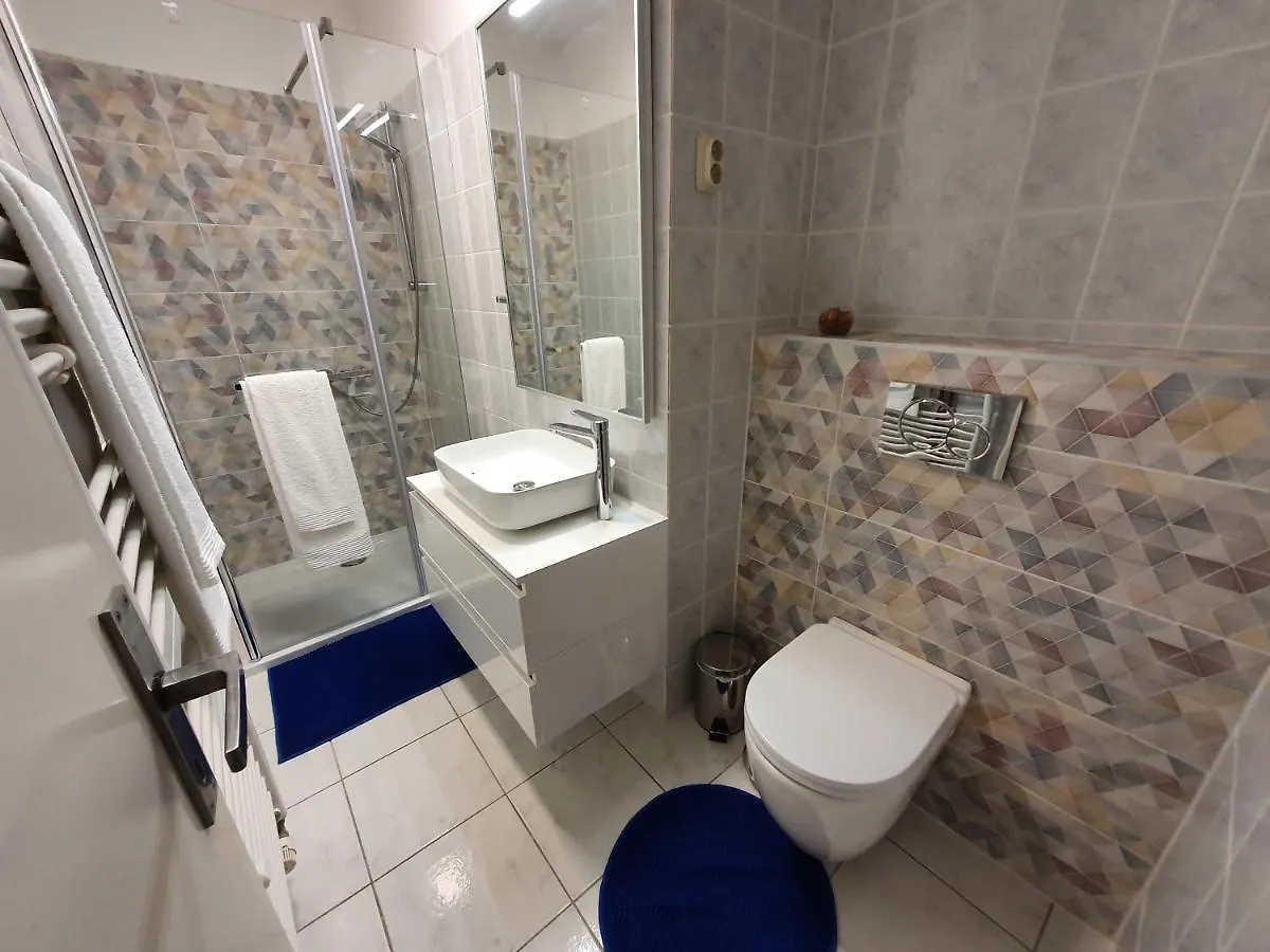 קרק Apartmani Alta דירה